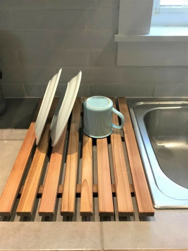 آبچکان چوبی کنار سینک آقای نجار