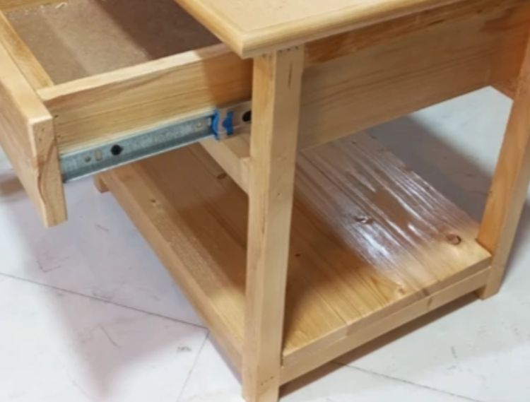 پاتختی کشو دار آقای نجار