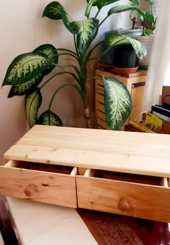 میز لب تاپ کاربردی کشو دار آقای نجار