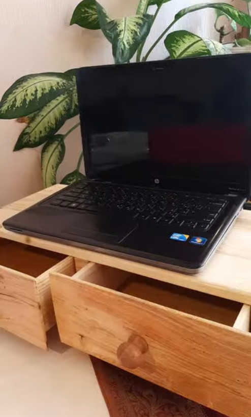 میز لب تاپ کاربردی کشو دار آقای نجار