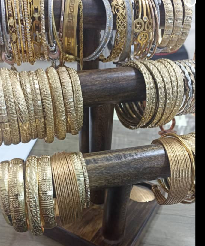 استند جواهرات آقای نجار مدل میله ای