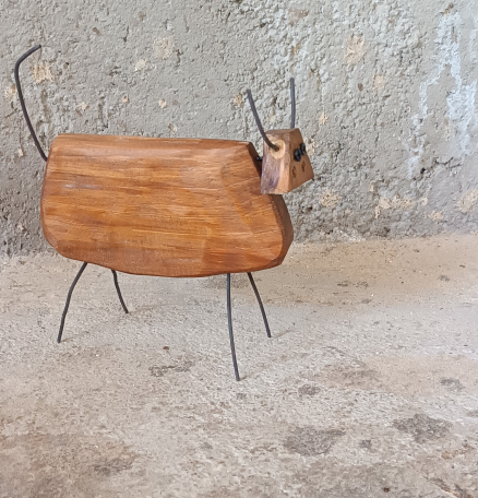 مجسمه چوبی گاو آقای نجار