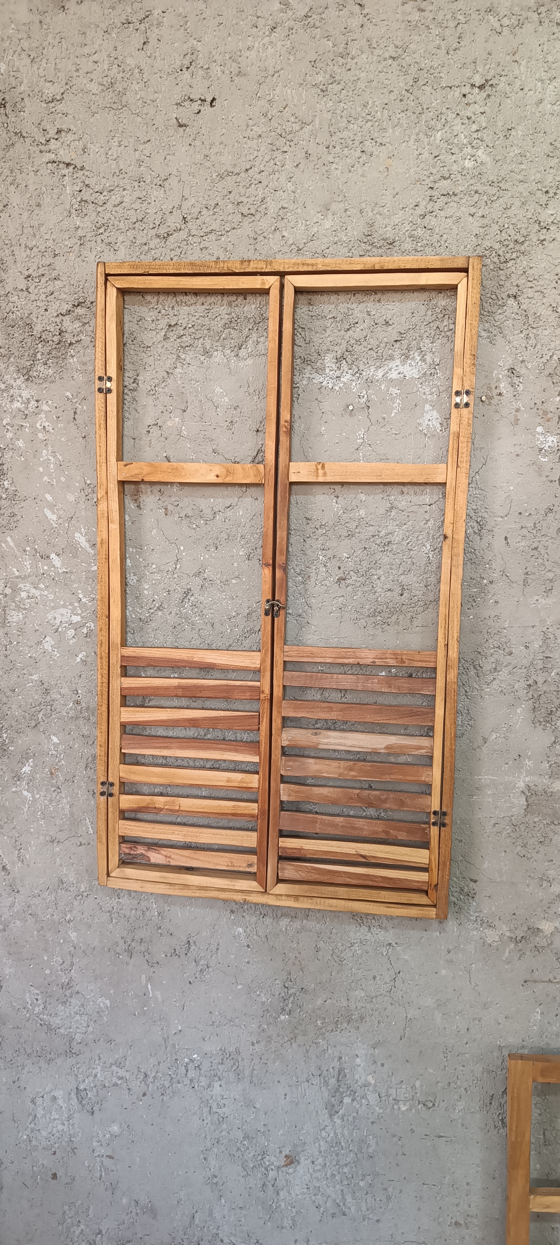 پنجره چوبی عکاسی آقای نجار