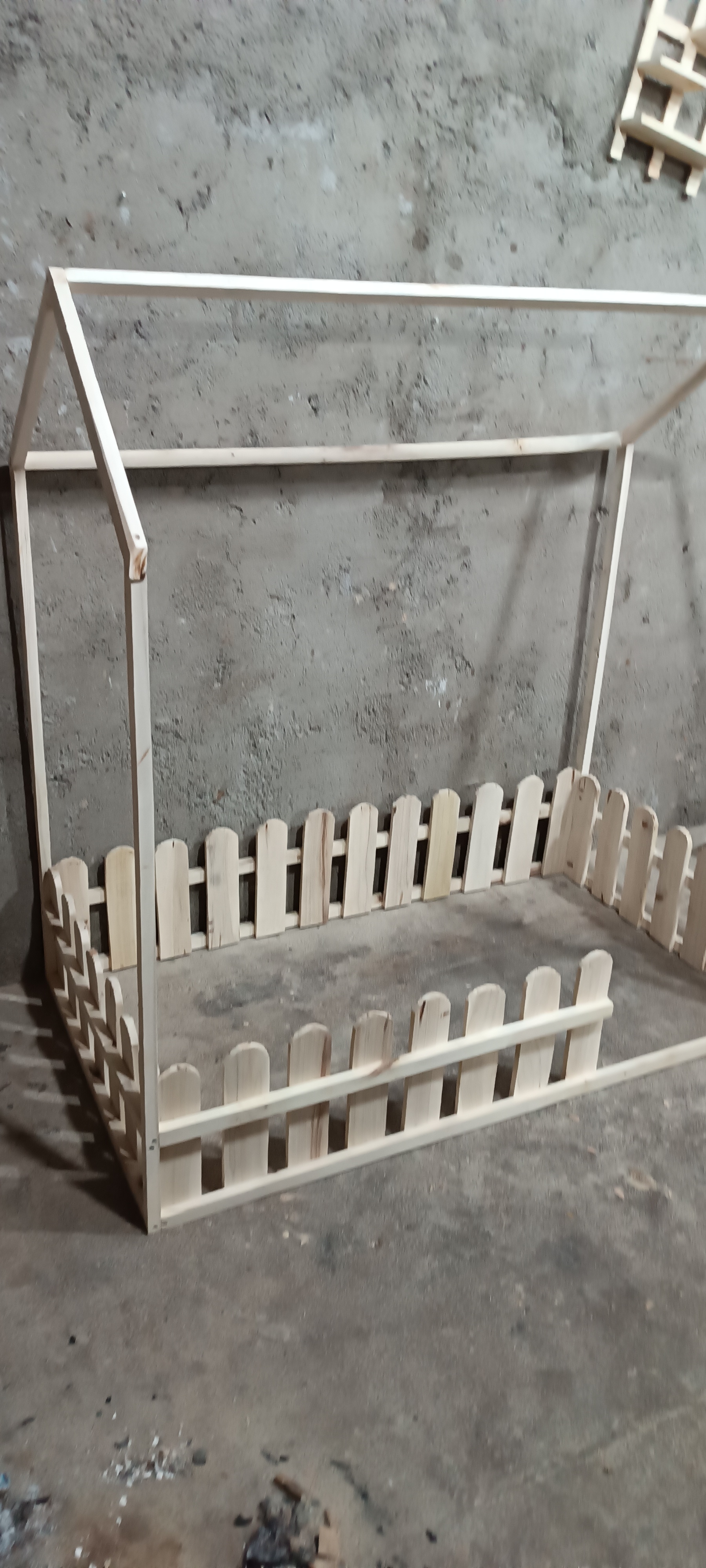 تخت خواب کلبه ای مدل حصار آقای نجار