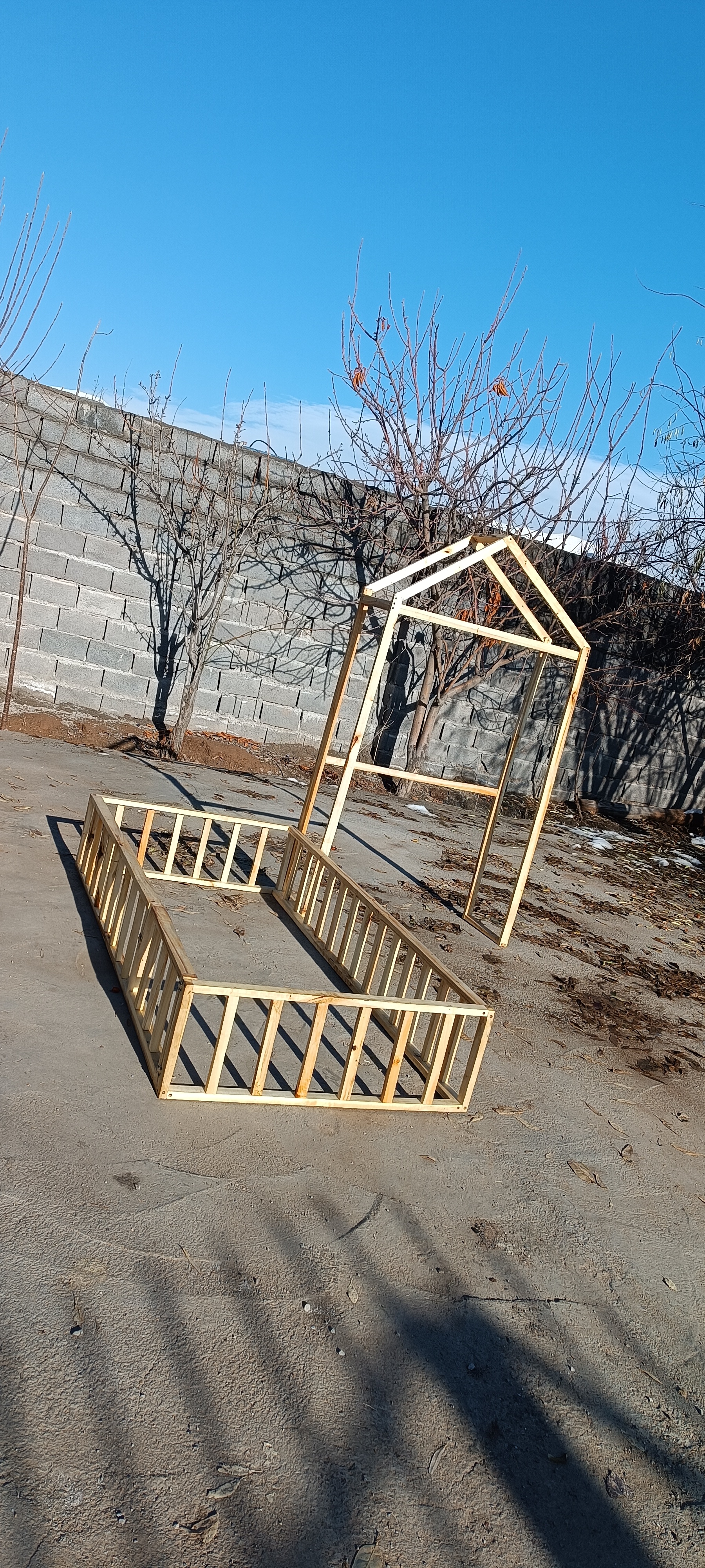 تخت دو حالته آقای نجار (تخت و رگال)