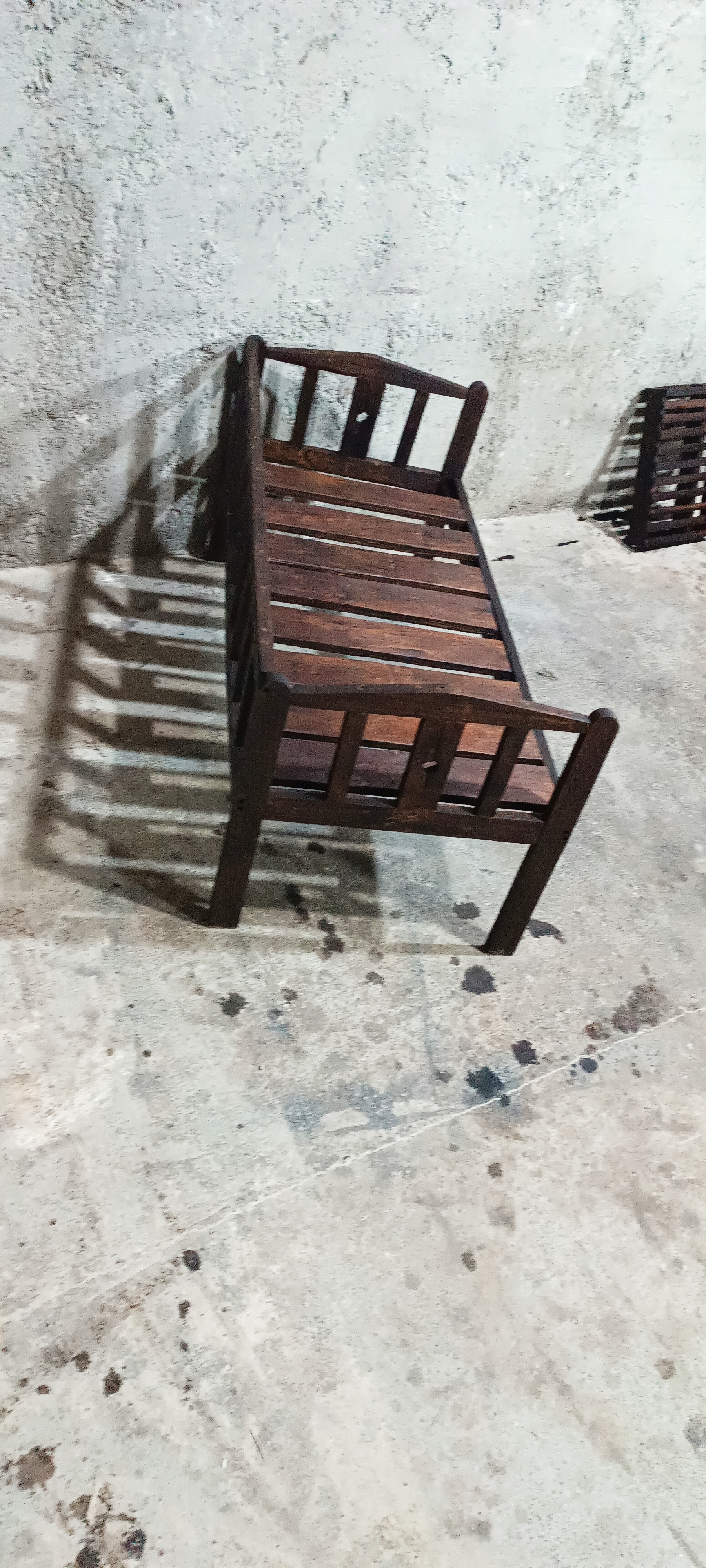 تخت کودک کنار مادر آقای نجار
