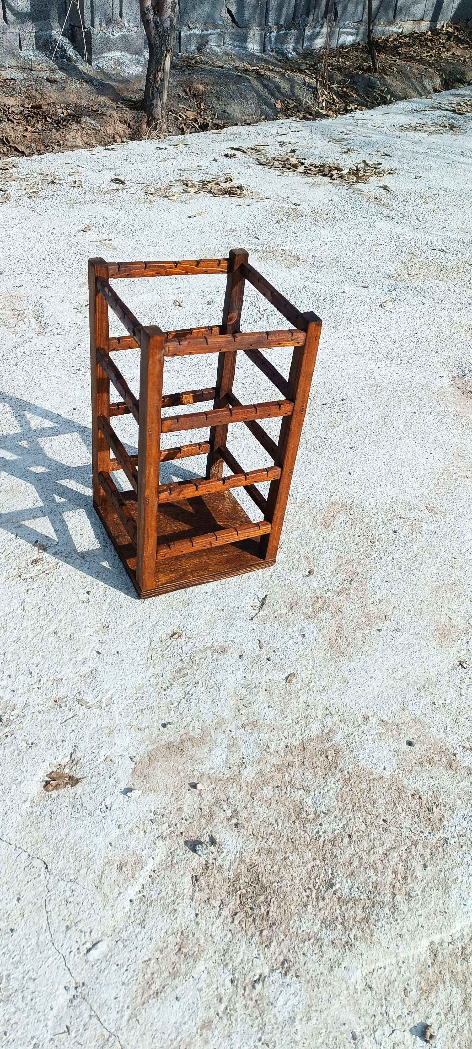 استند گوشواره آقای نجار