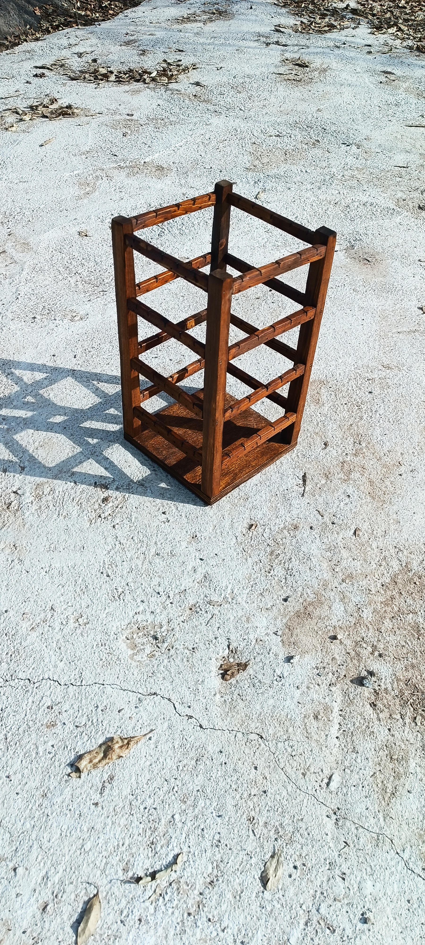 استند گوشواره آقای نجار