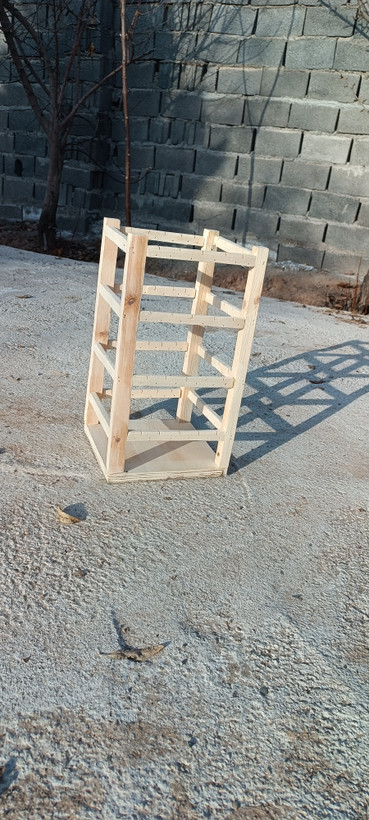 استند گوشواره آقای نجار