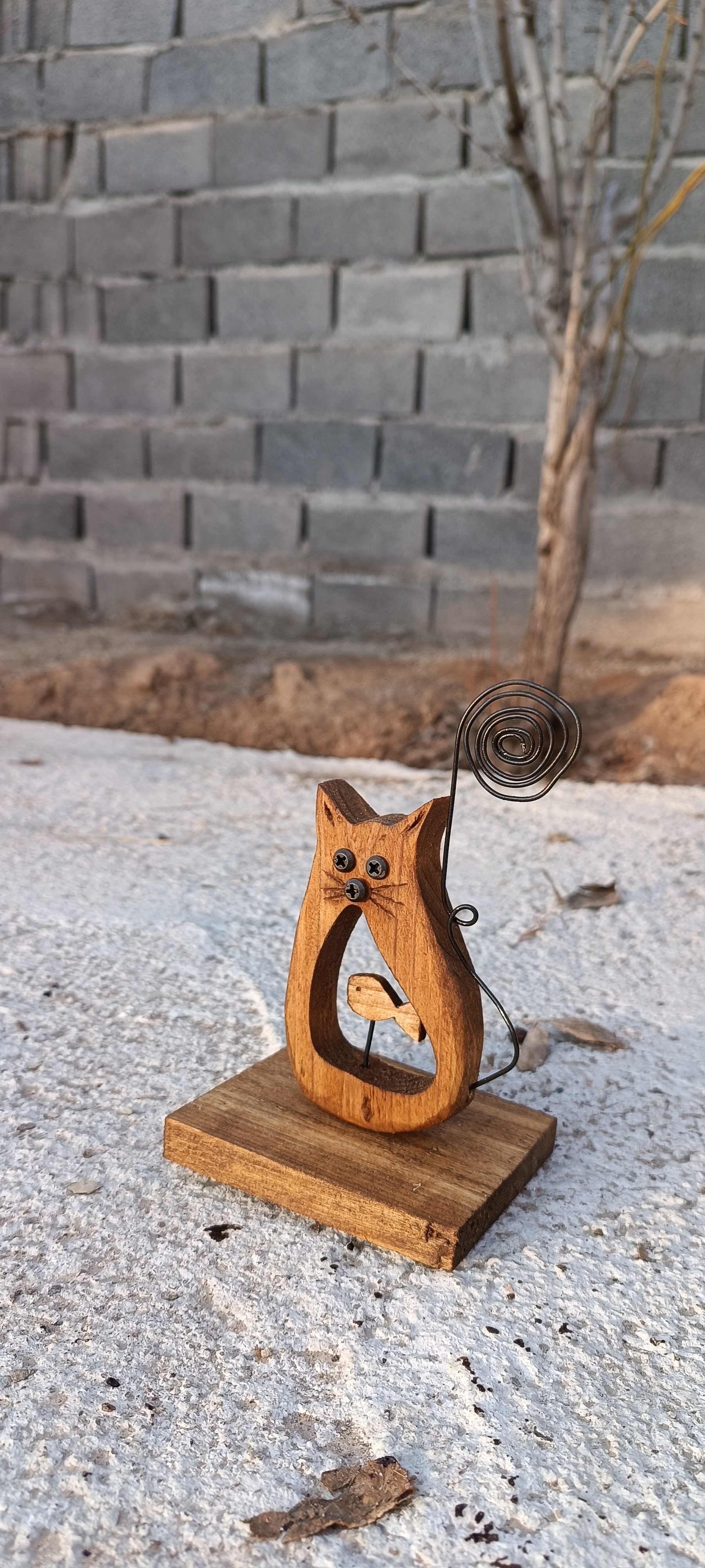مجسمه چوبی گربه آقای نجار