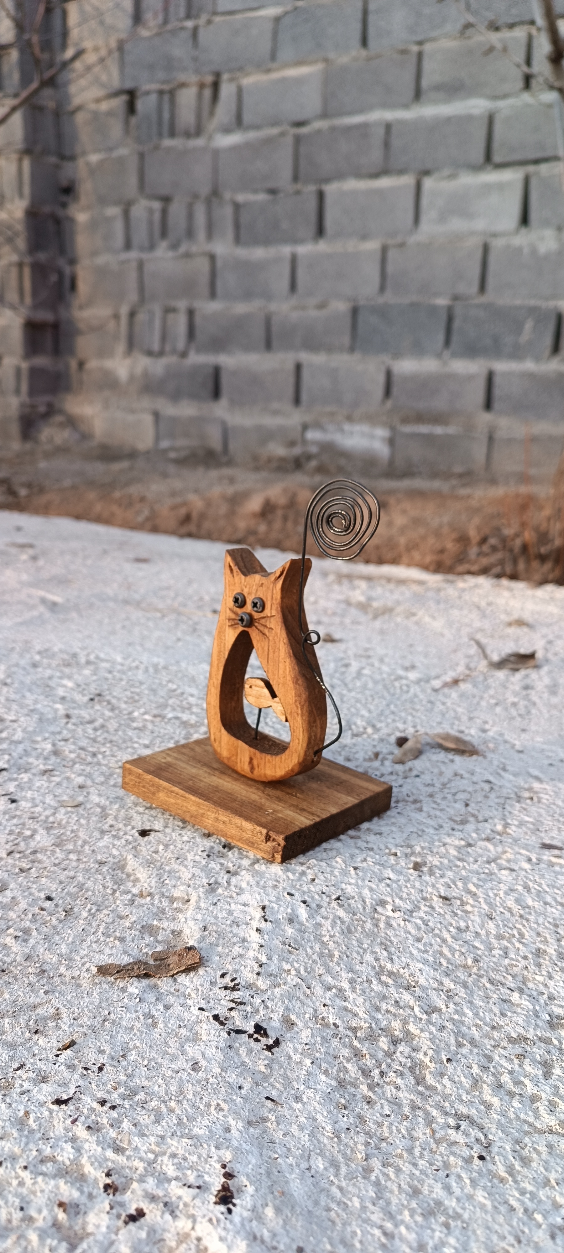 مجسمه چوبی گربه آقای نجار