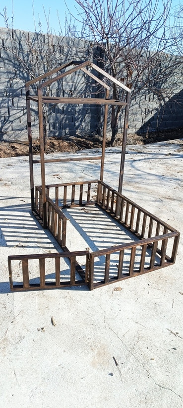 تخت دو حالته آقای نجار (تخت و رگال)