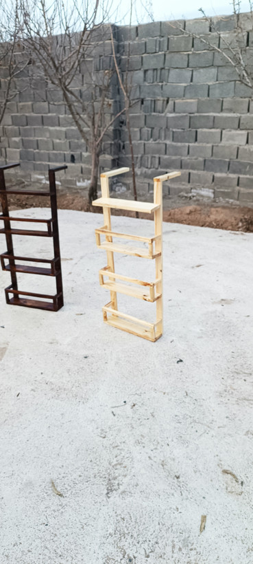 شلف دیواری کنار یخچال آقای نجار