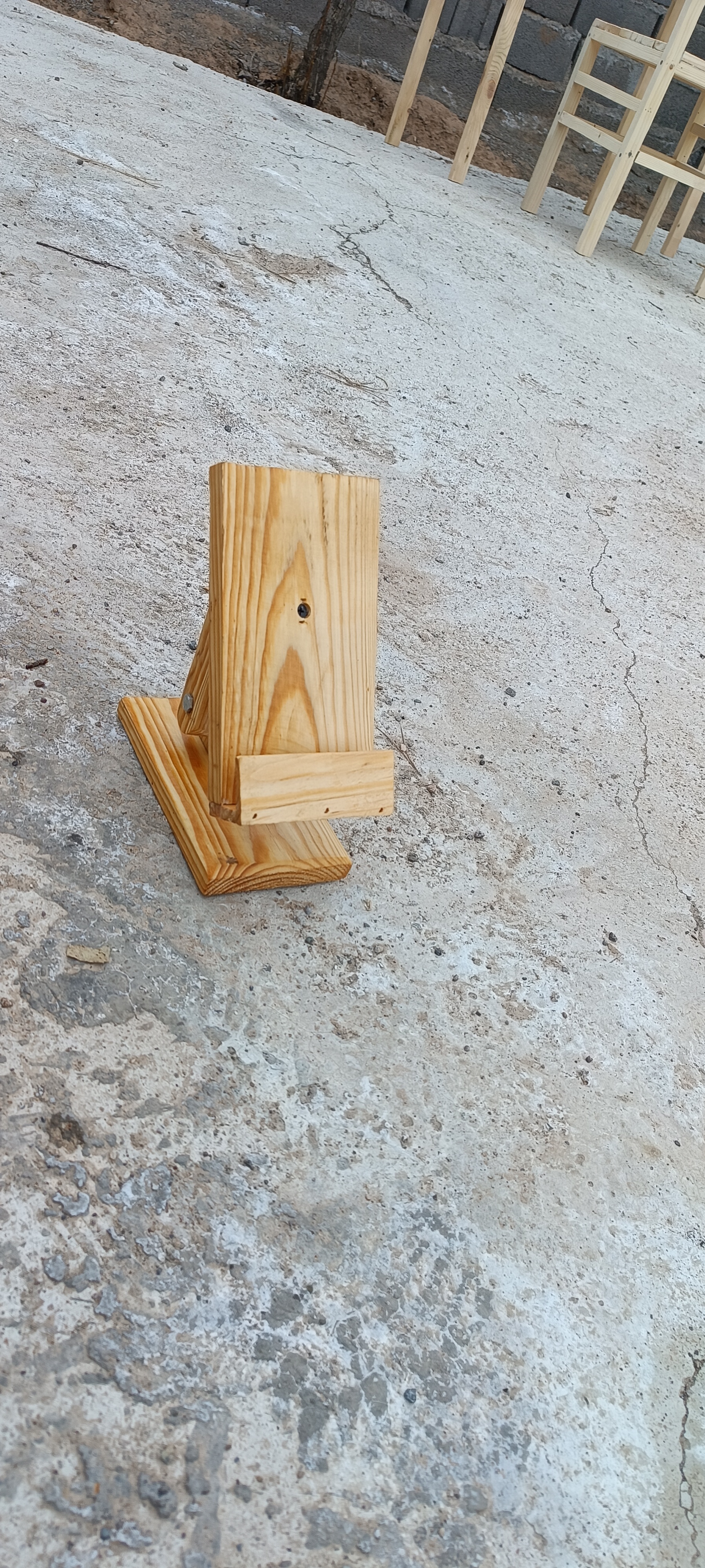 استند نگهدارنده گوشی آقاینجار