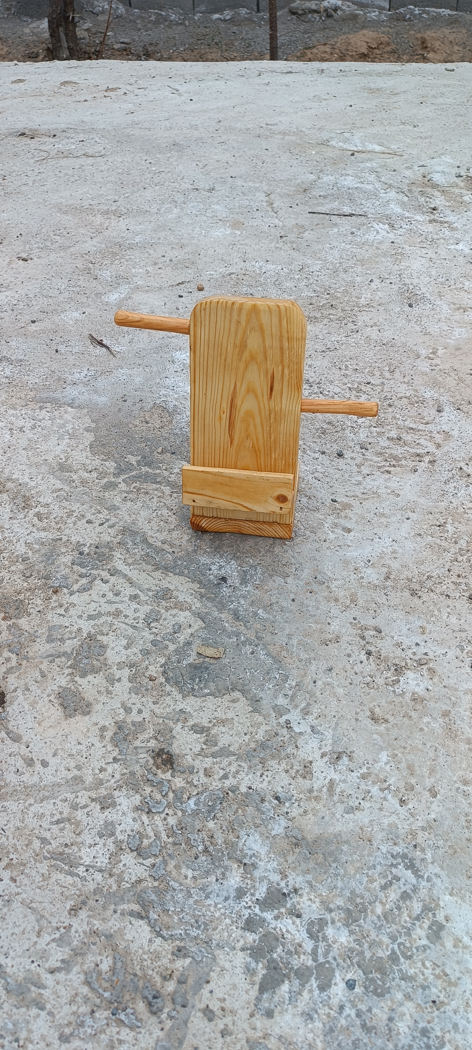 نگهدارنده موبایل ،ساعت وعینک آقای نجار