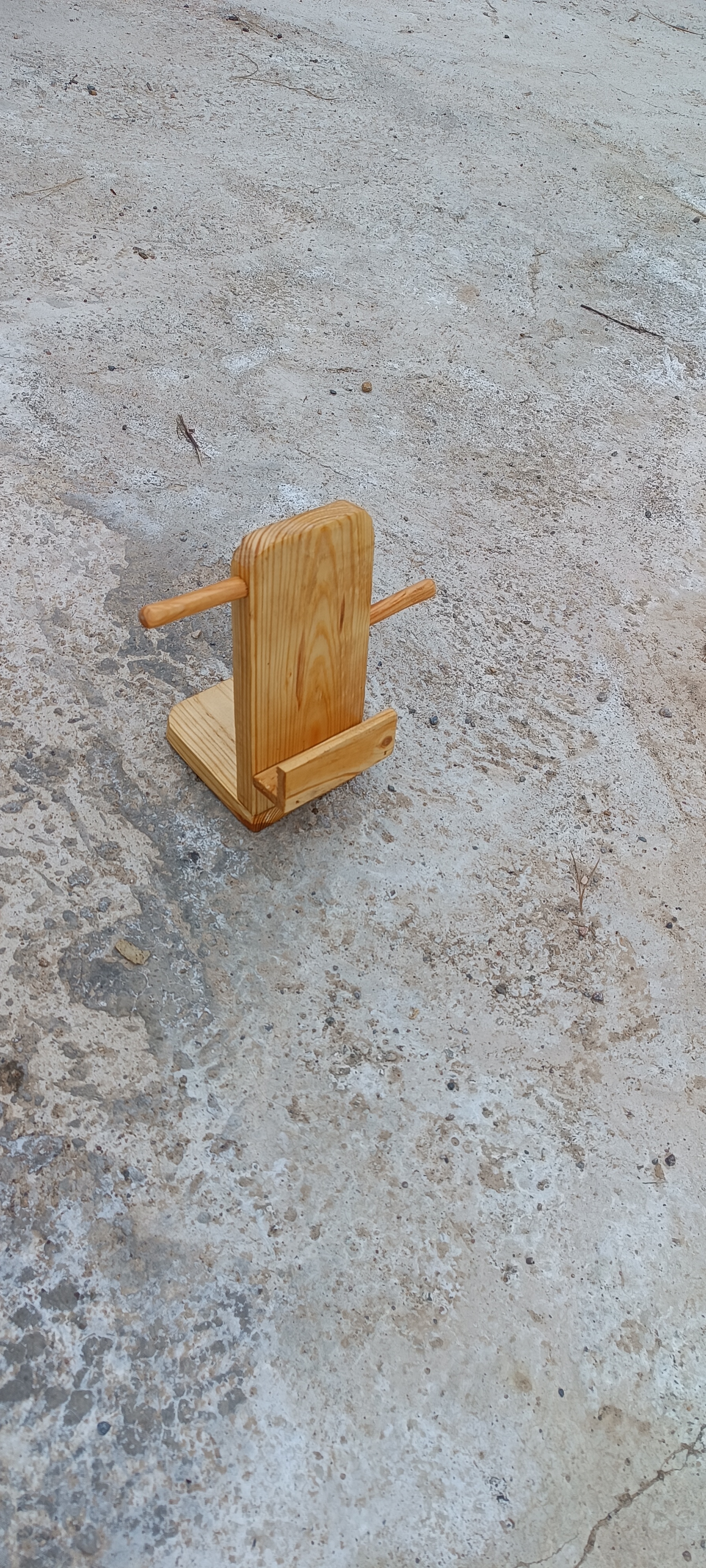 نگهدارنده موبایل ،ساعت وعینک آقای نجار