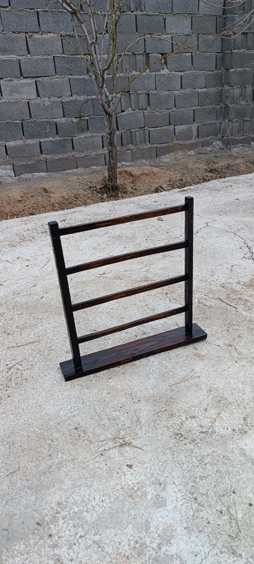 استند گوشواره آقای نجار