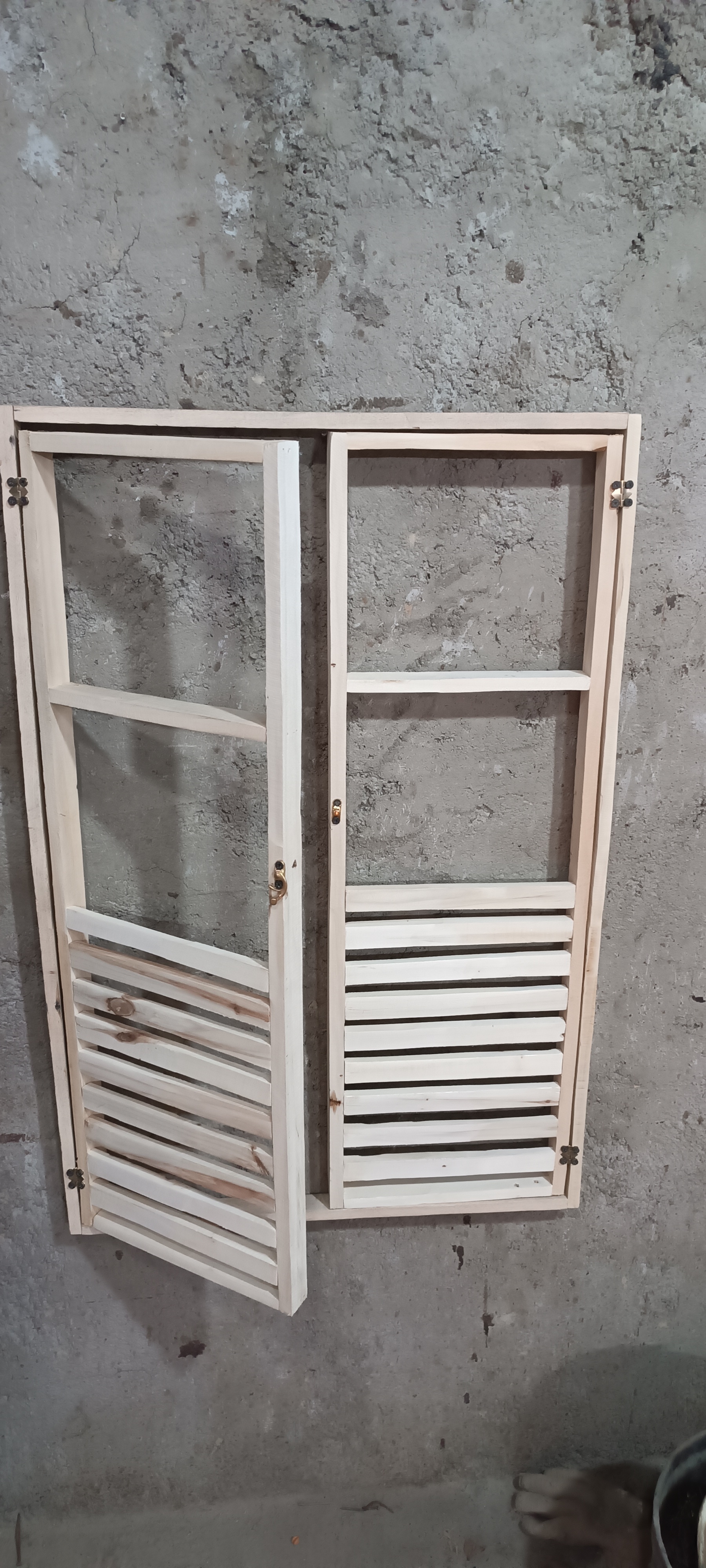 پنجره چوبی عکاسی آقای نجار