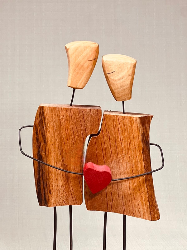 مجسمه چوبی عاشق آقای نجار