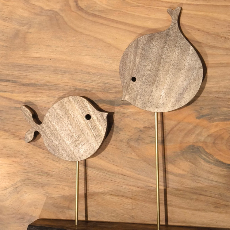 مجسمه چوبی ماهی آقای نجار