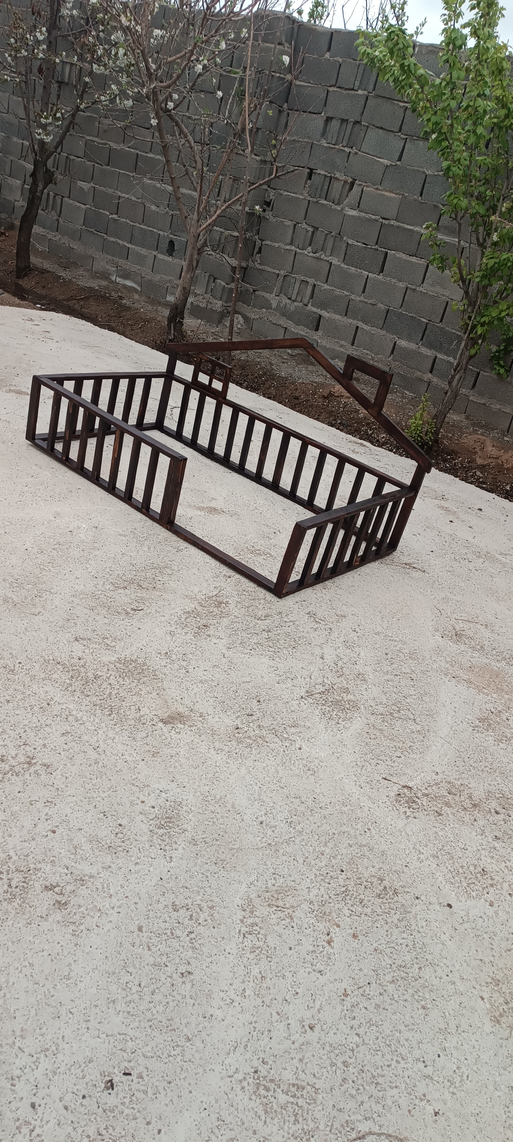 تخت خواب کلبه آقای نجار
