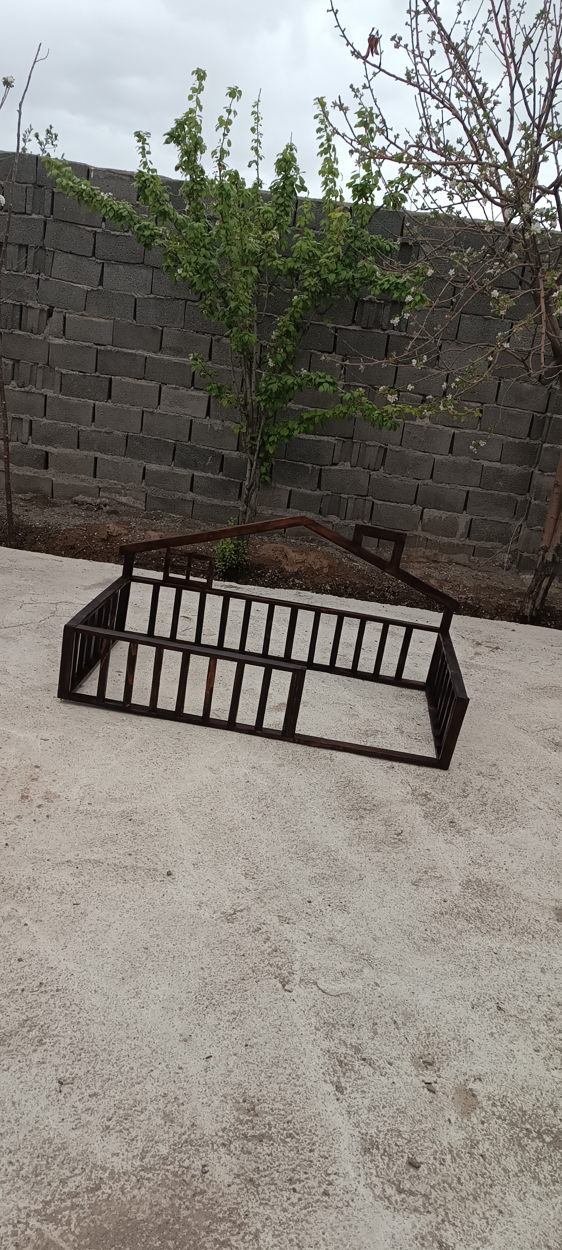 تخت خواب کلبه آقای نجار