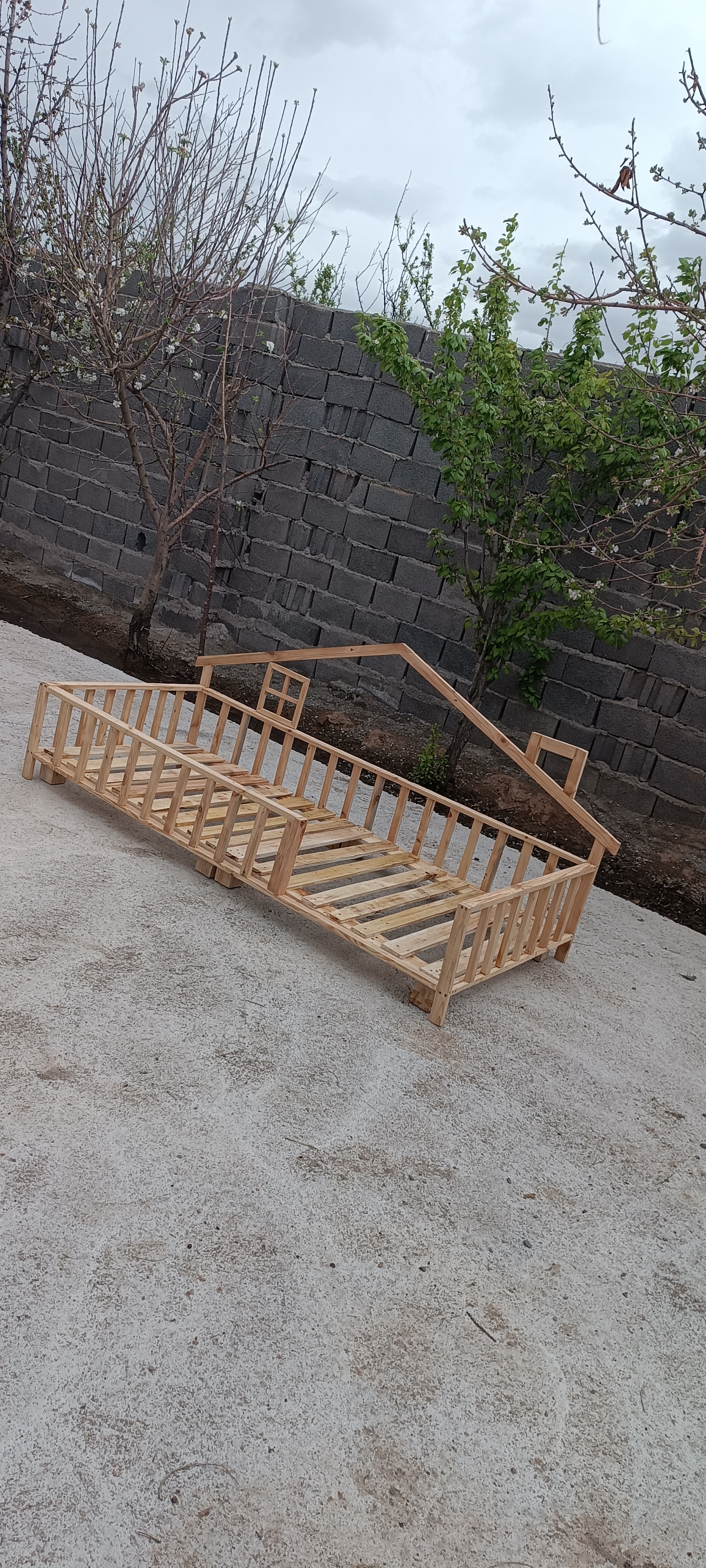 تخت خواب کلبه آقای نجار