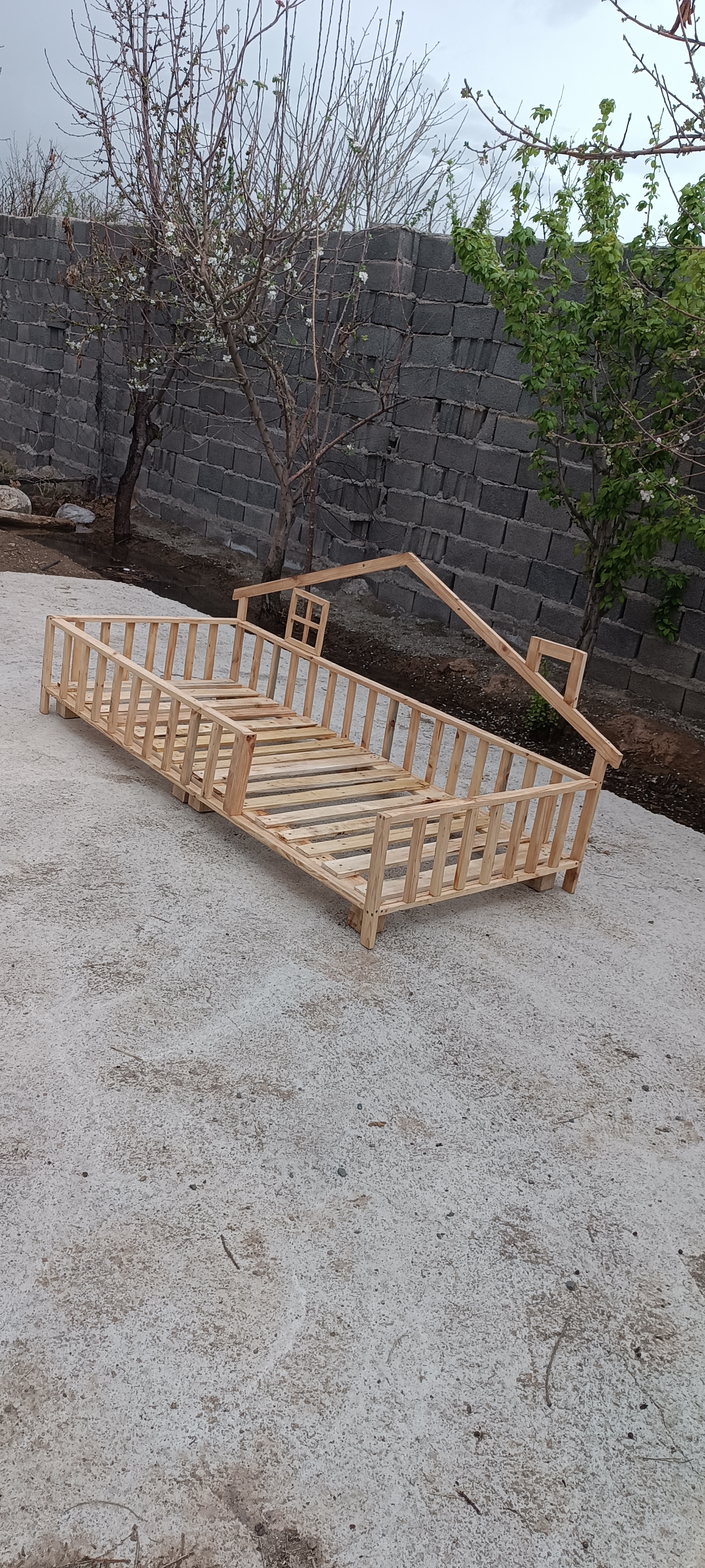 تخت خواب کلبه آقای نجار