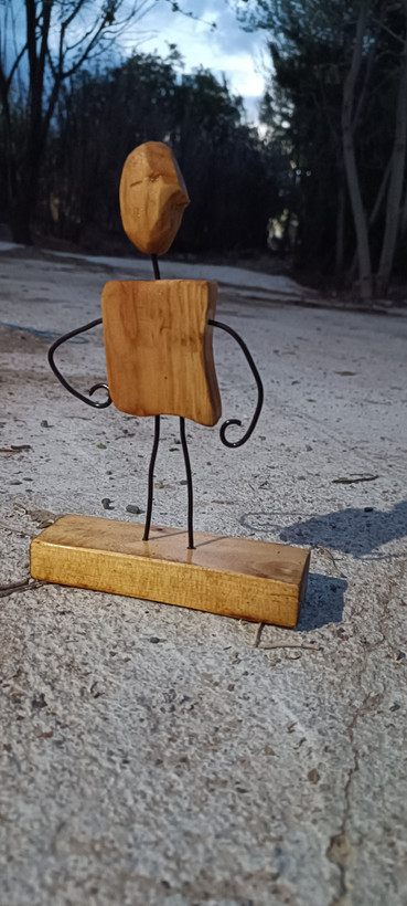 مجسمه چوبی آدمک آقای نجار