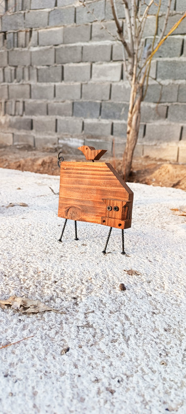 مجسمه چوبی گاو و زاغ آقای نجار