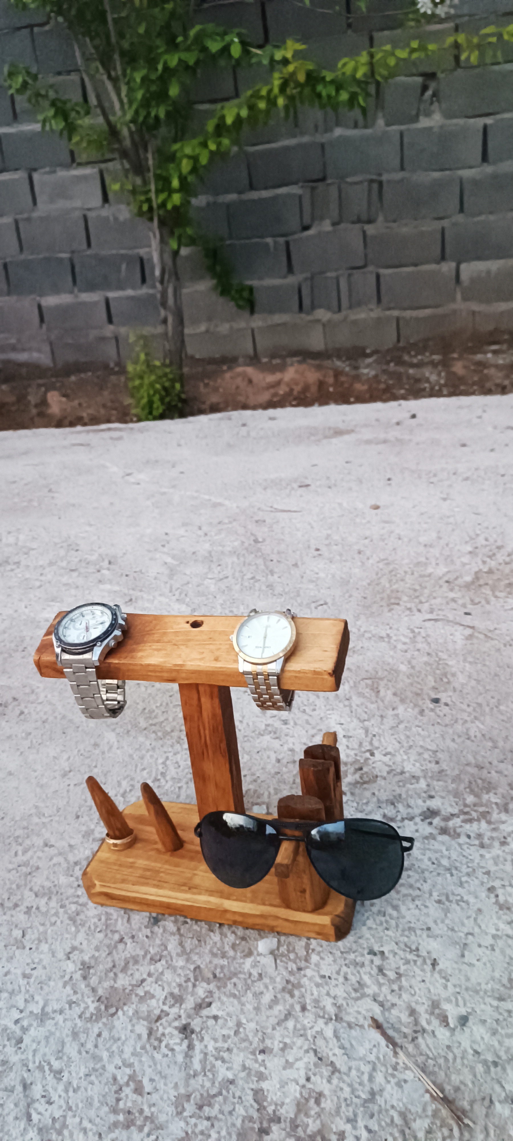 استند ترکیبی ساعت و دستبند و عینک آقای نجار