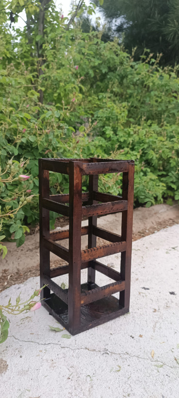 استند گوشواره آقای نجار