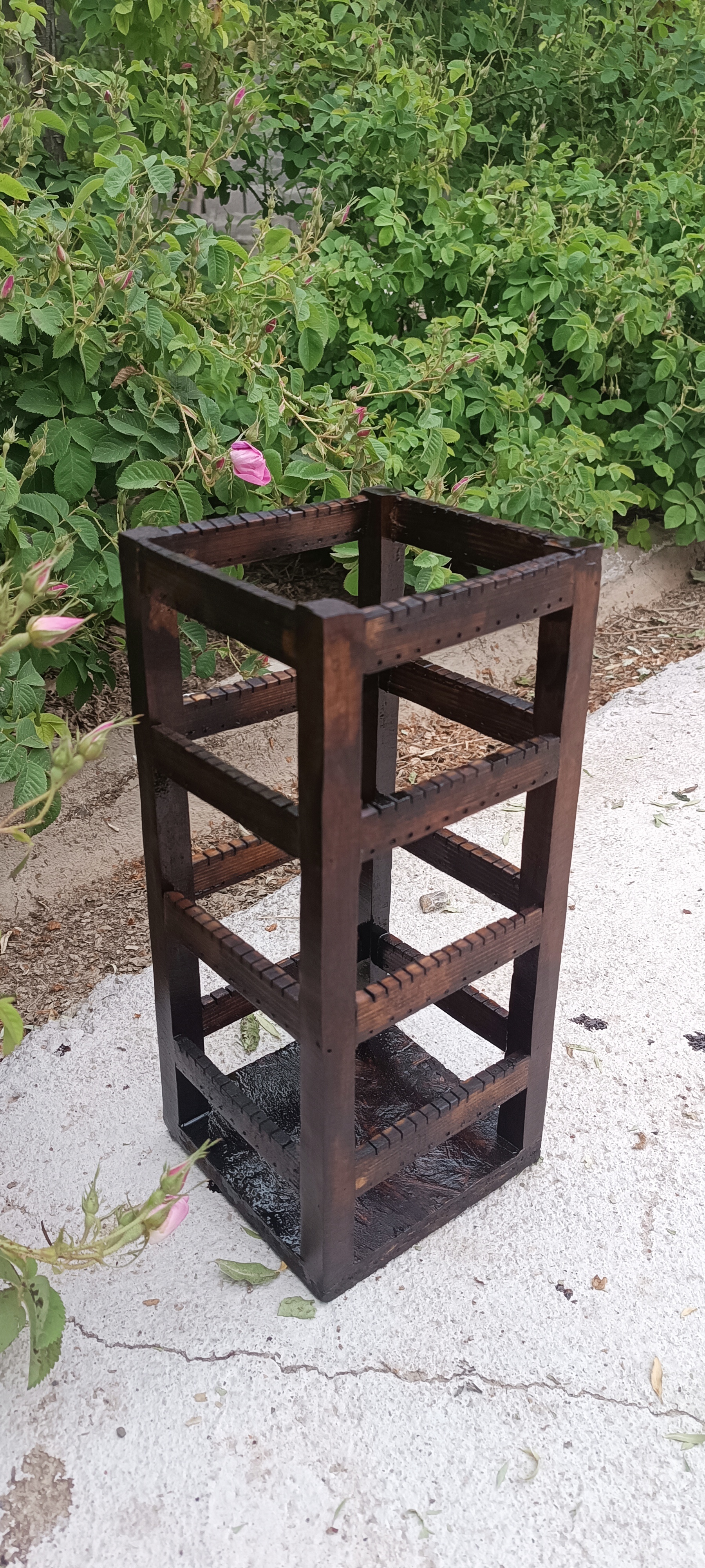 استند گوشواره آقای نجار