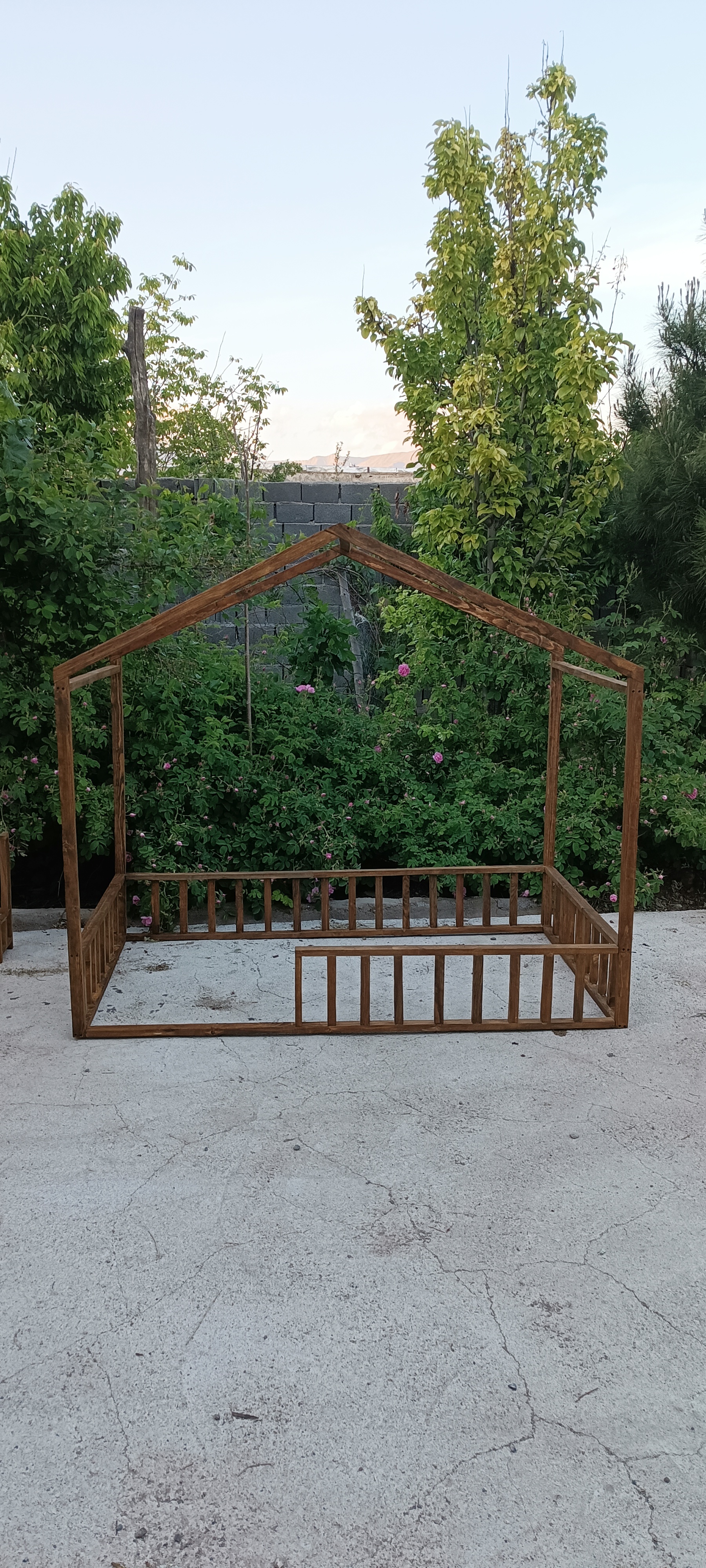تخت خواب کلبه ای آقای نجار