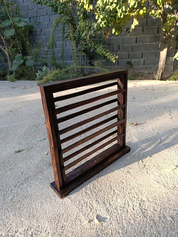 استند گوشواره آقای نجار