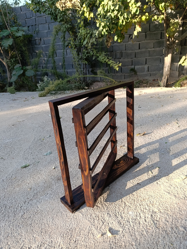 استند گوشواره آقای نجار