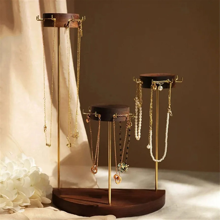 استند جواهرات و بدلیجات آقای نجار