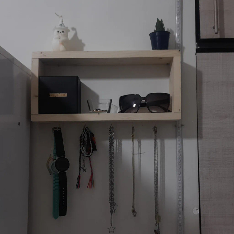 شلف آویز دار آقای نجار